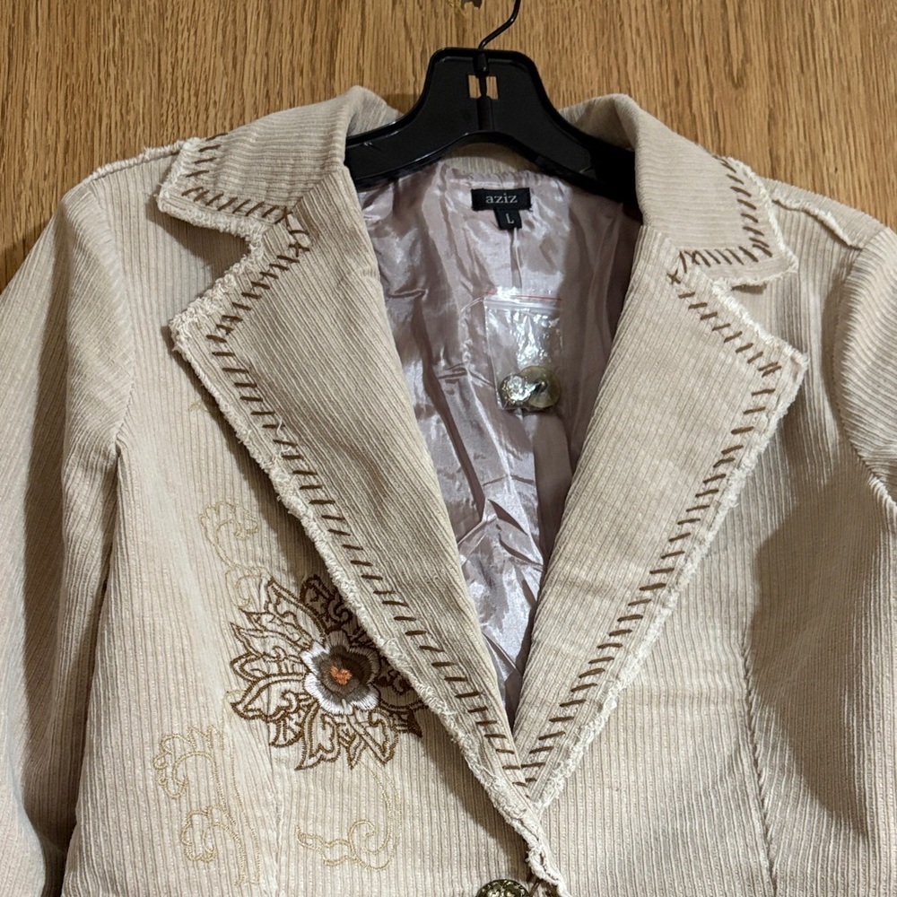 Aziz Chic Embroidered Women's Blazer - Picture 3 of 16